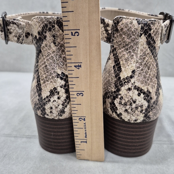 Clarks sandals women's 10 cream black snake embossed padded ankle strap low heel - Picture 6 of 14